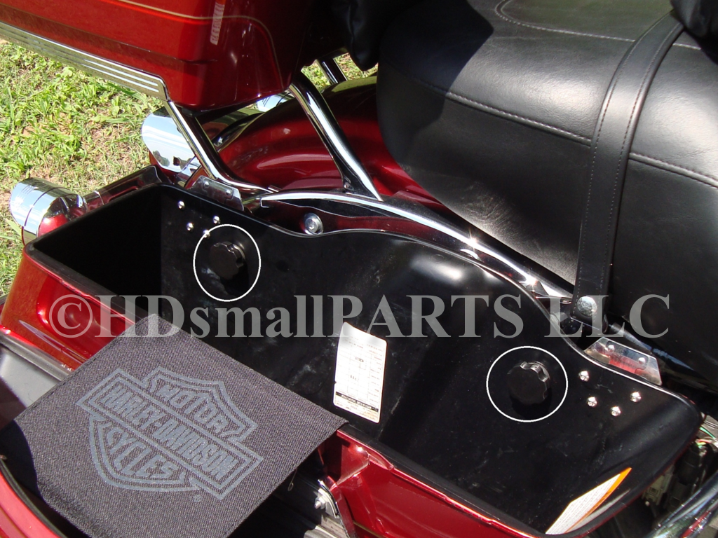 HDsmallPARTS/LocEzy Black LocEzy Saddlebag Mounting Hardware/Knobs with Grommets and Cushions HDS-LE13GC-BK
